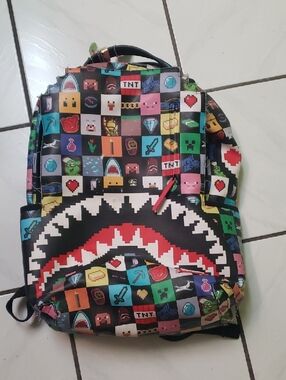 Super cool "Sprayground" Limited Edition Minecraft pixel backpack, broken zipper